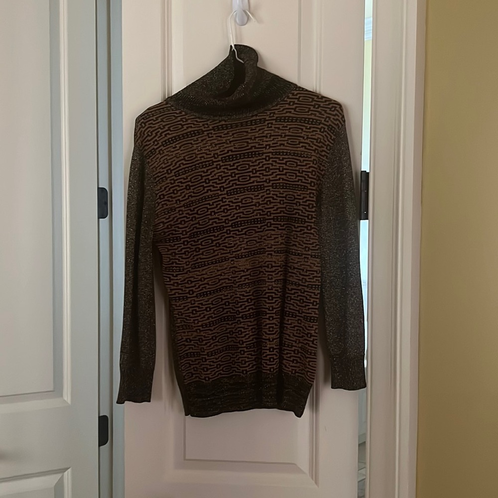 TURTLENECK BCBG SWEATER.